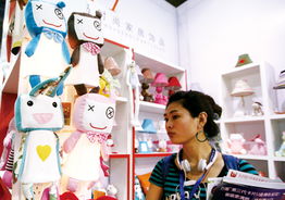 台湾设计师原创“京小兔”布艺壁灯惊艳亮相，点亮传统与现代交融之光